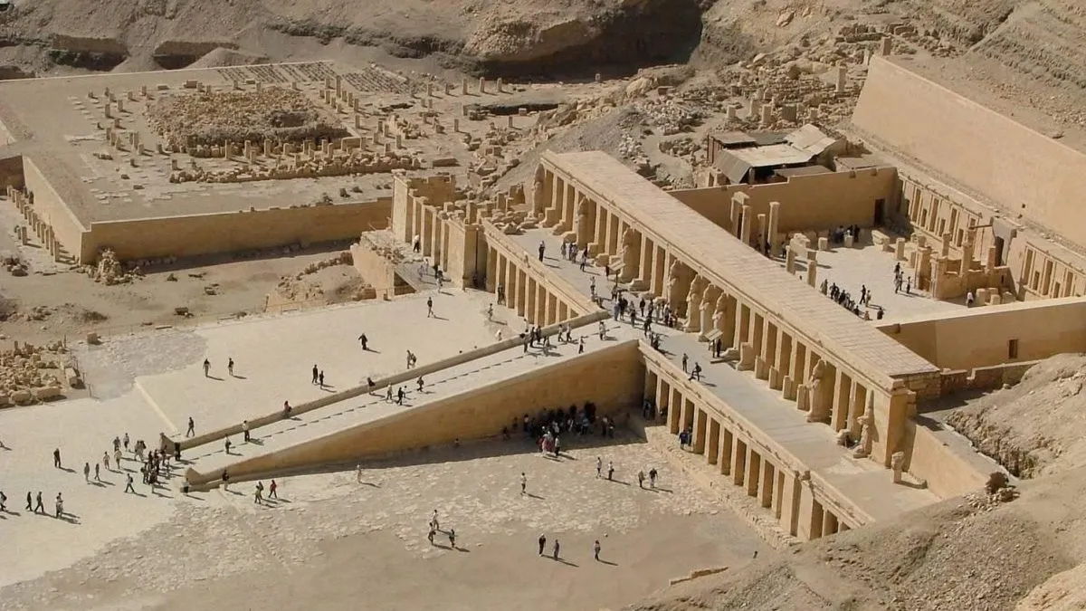 Visita al valle de los reyes, y al Templo de Hatshepsout.